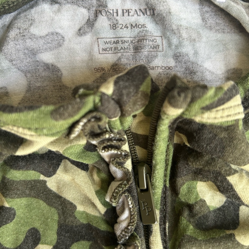 Posh Peanut Camo Kids Bamboo One Piece Footies 18-24 months - Picture 3 of 3